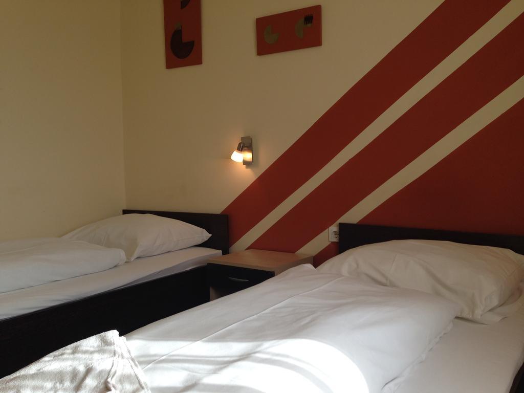 City Hotel Agoston Πετς Δωμάτιο φωτογραφία