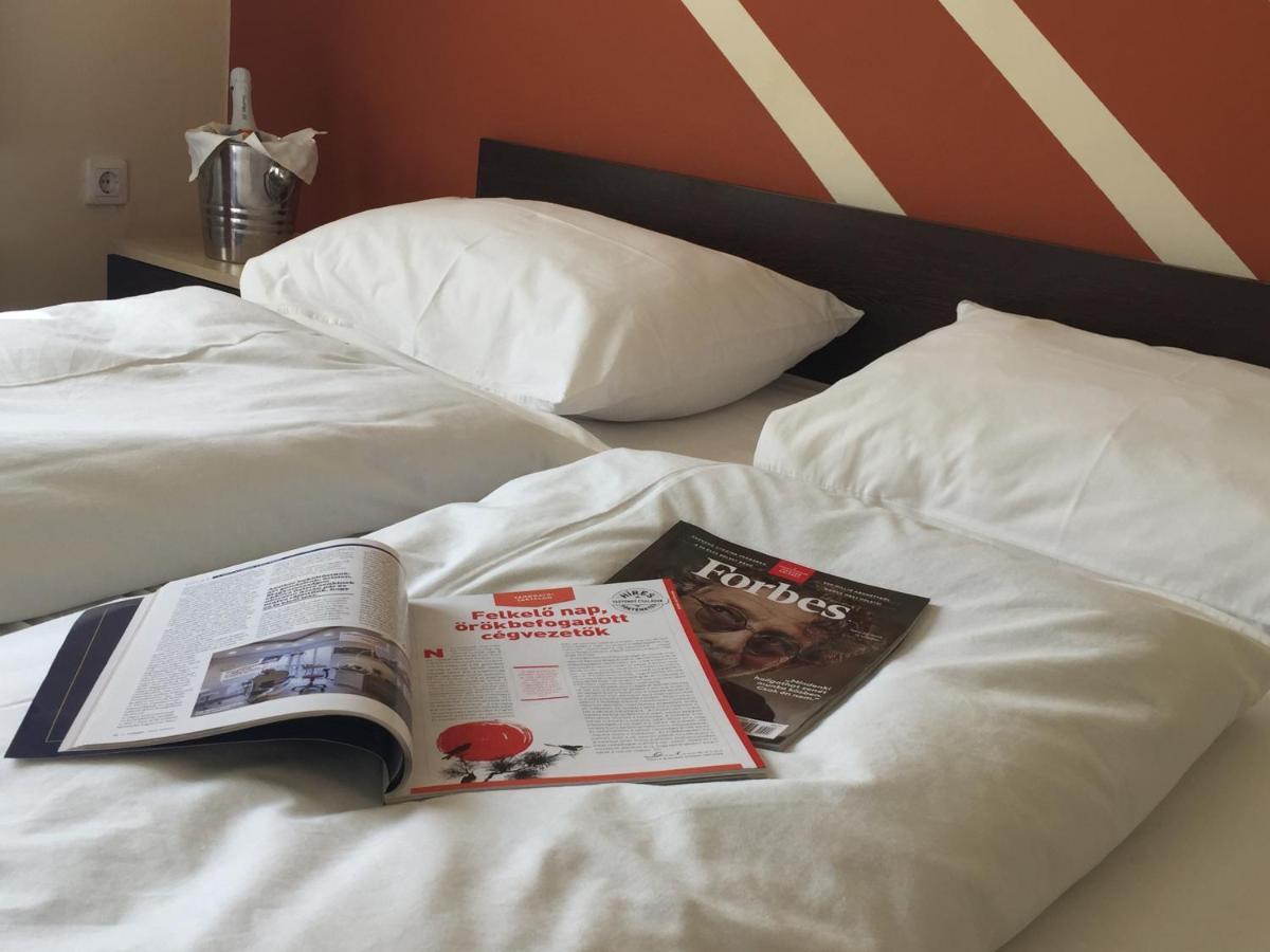 City Hotel Agoston Πετς Εξωτερικό φωτογραφία
