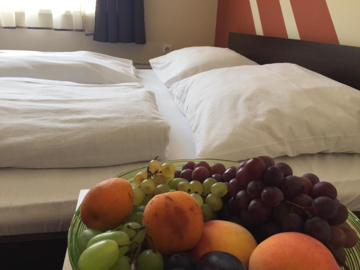 City Hotel Agoston Πετς Εξωτερικό φωτογραφία