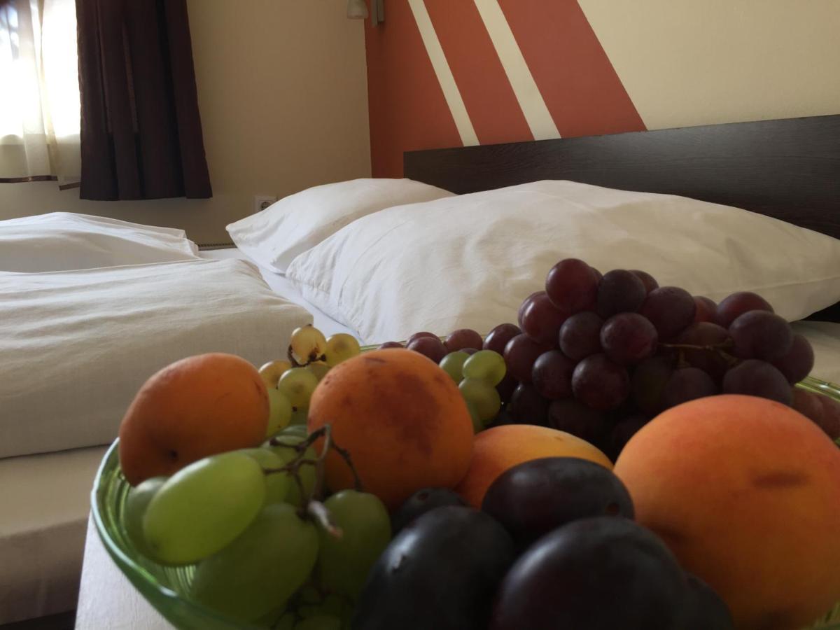 City Hotel Agoston Πετς Εξωτερικό φωτογραφία
