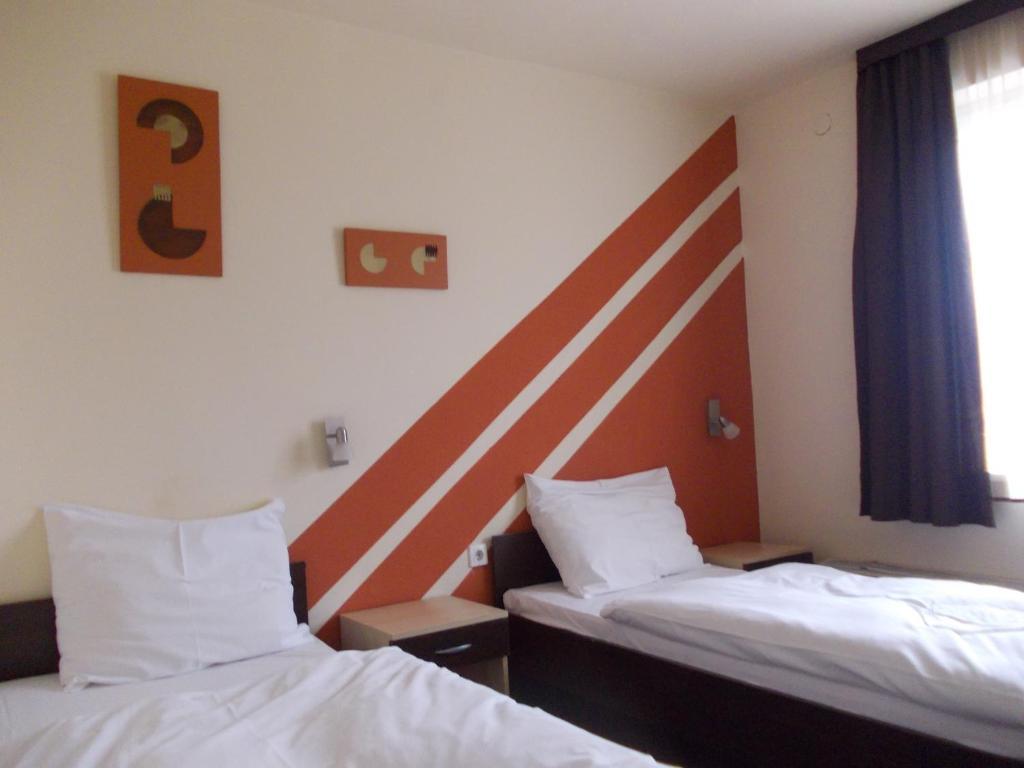 City Hotel Agoston Πετς Εξωτερικό φωτογραφία