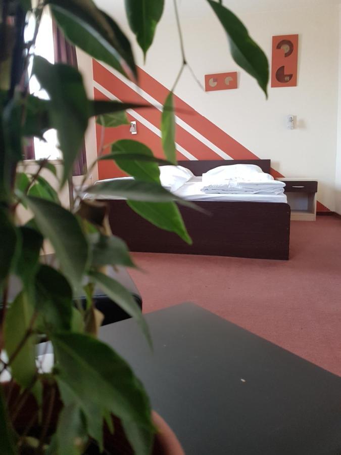 City Hotel Agoston Πετς Εξωτερικό φωτογραφία